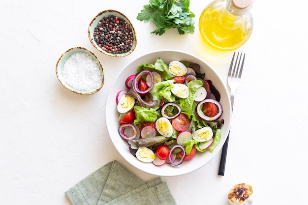 Miska świeżej sałatki z warzywami